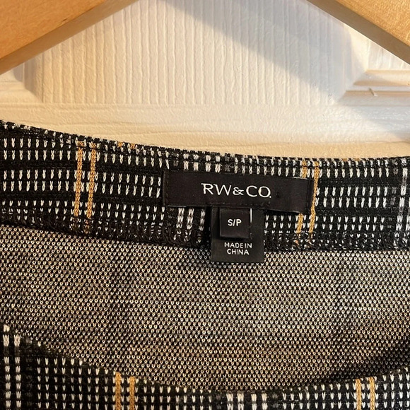 RW&CO cropped top women’s S checkered engraved button detail on shoulders - Picture 2 of 9